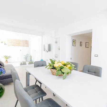 Maison Lorelle - De Vivo Realty *