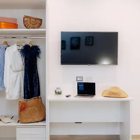 Maison Lorelle - De Vivo Realty סורנטו